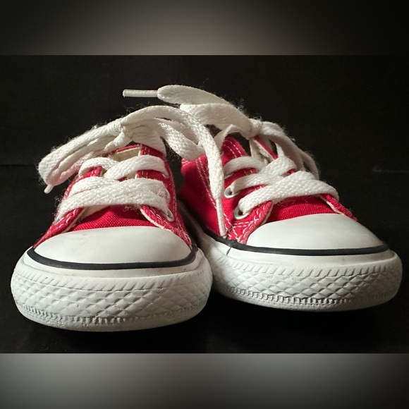 Converse All Star Red & White Size 5.
Kids / Toddler / Baby - Picture 10 of 14